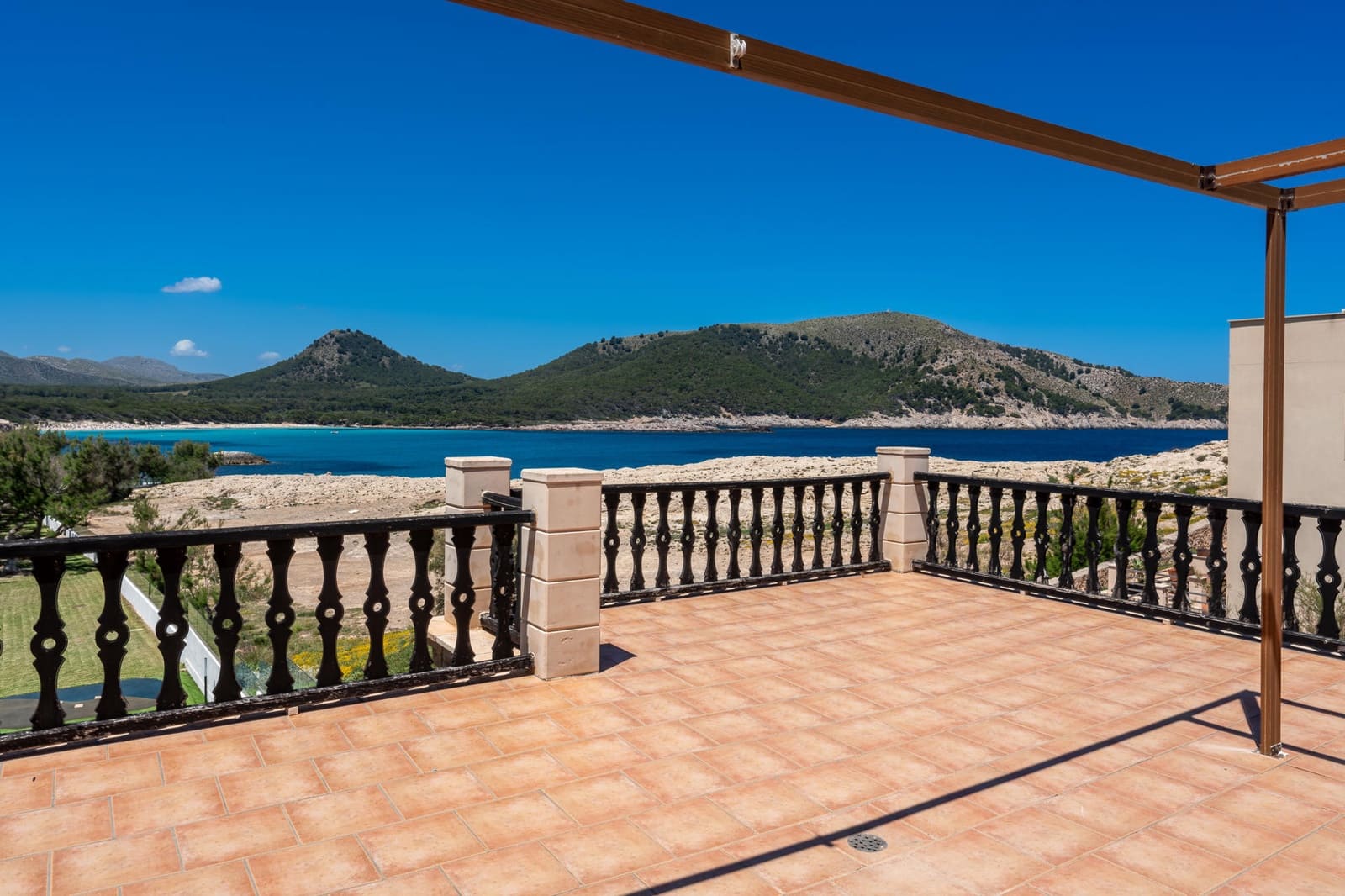 7 slaapkamer Villa te koop in Cala Ratjada met garage - € 2.495.000 (Ref: 9164638)