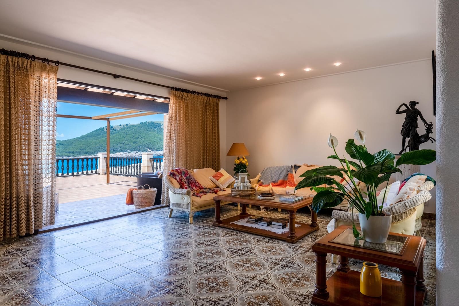 7 slaapkamer Villa te koop in Cala Ratjada met garage - € 2.495.000 (Ref: 9164638)