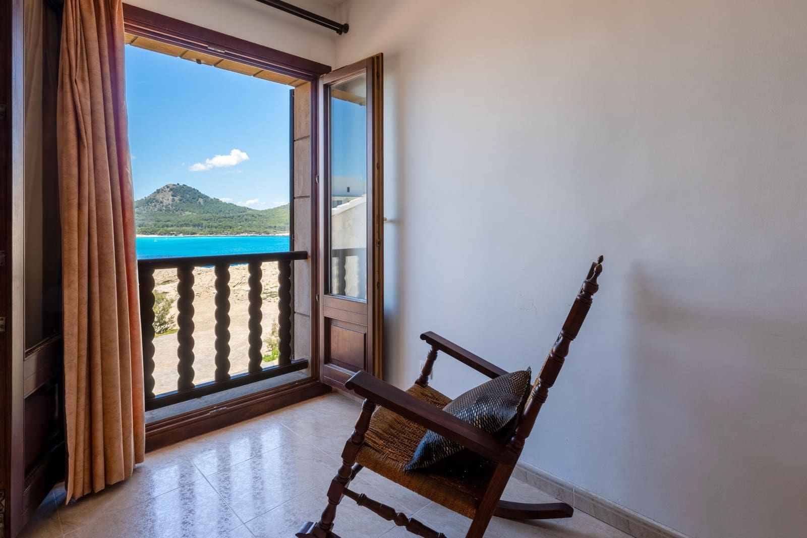 7 slaapkamer Villa te koop in Cala Ratjada met garage - € 2.495.000 (Ref: 9164638)