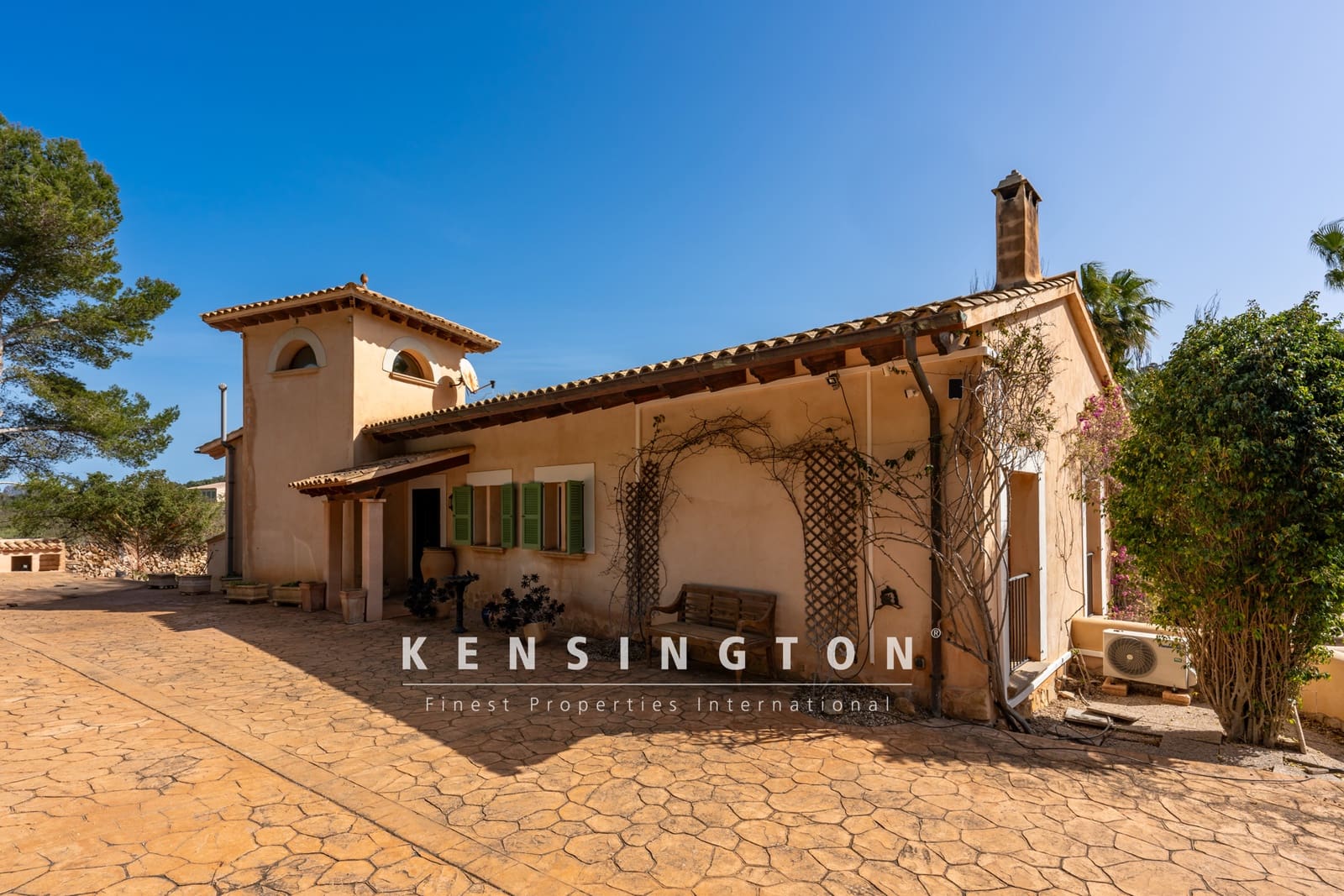 4 soveværelse Finca/Landehus til salg i Capdepera med swimmingpool garage - € 1.975.000 (Ref: 9164644)