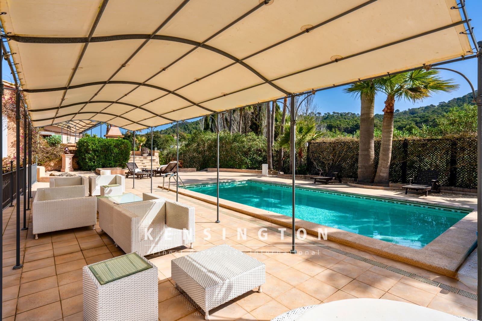 4 soveværelse Finca/Landehus til salg i Capdepera med swimmingpool garage - € 1.975.000 (Ref: 9164644)