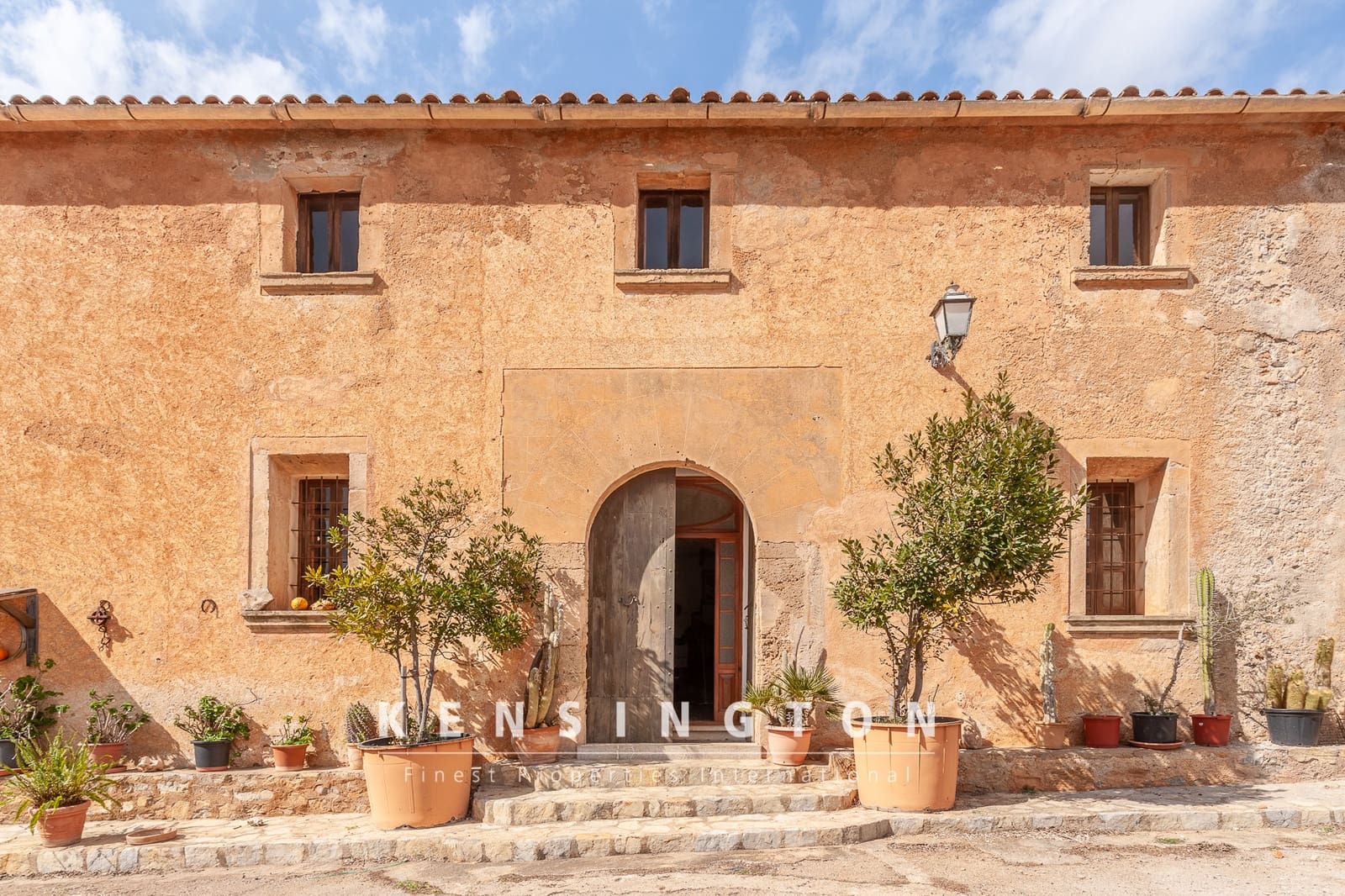 5 bedroom Villa for sale in Arta - € 7,800,000 (Ref: 9164647)