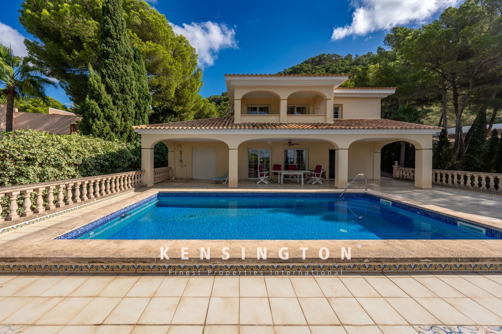 4 soveværelse Villa til salg i Costa de los Pinos med swimmingpool garage - € 3.500.000 (Ref: 9164659)