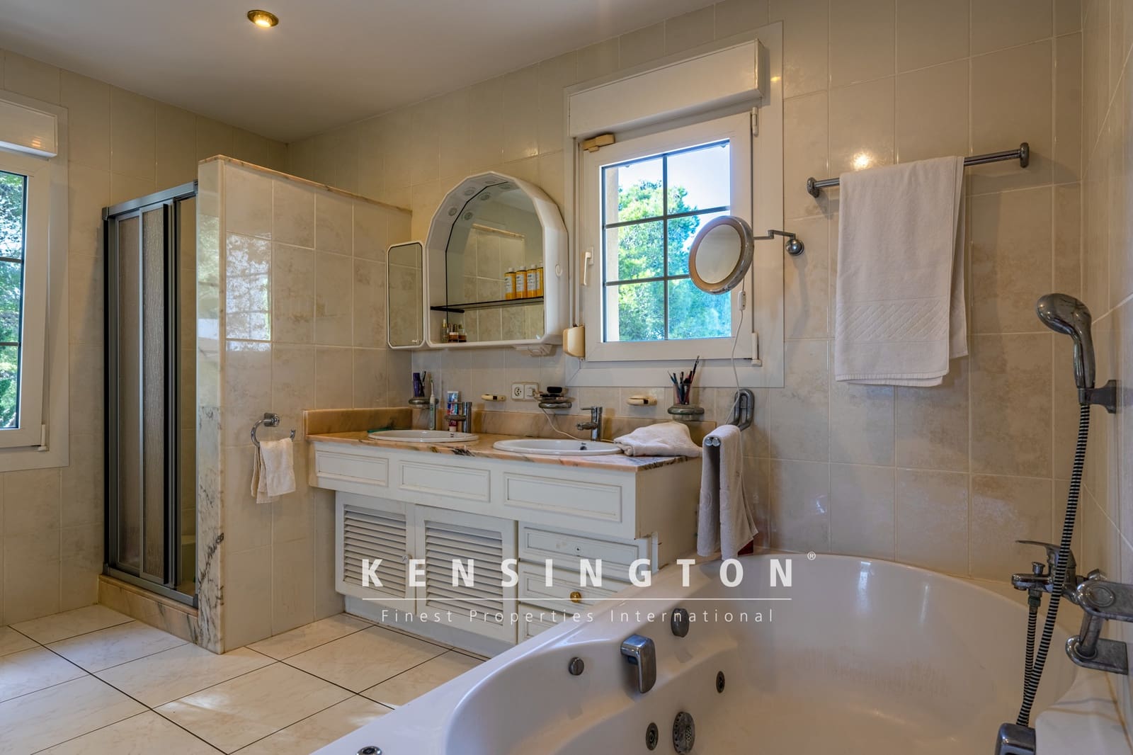 4 soveværelse Villa til salg i Costa de los Pinos med swimmingpool garage - € 3.500.000 (Ref: 9164659)