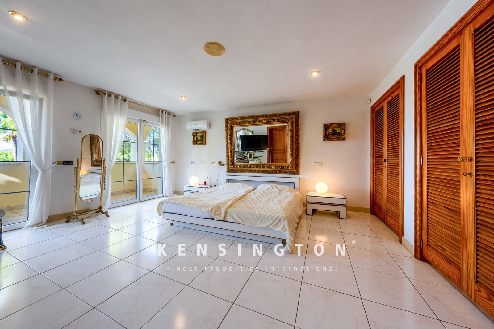 4 soveværelse Villa til salg i Costa de los Pinos med swimmingpool garage - € 3.500.000 (Ref: 9164659)