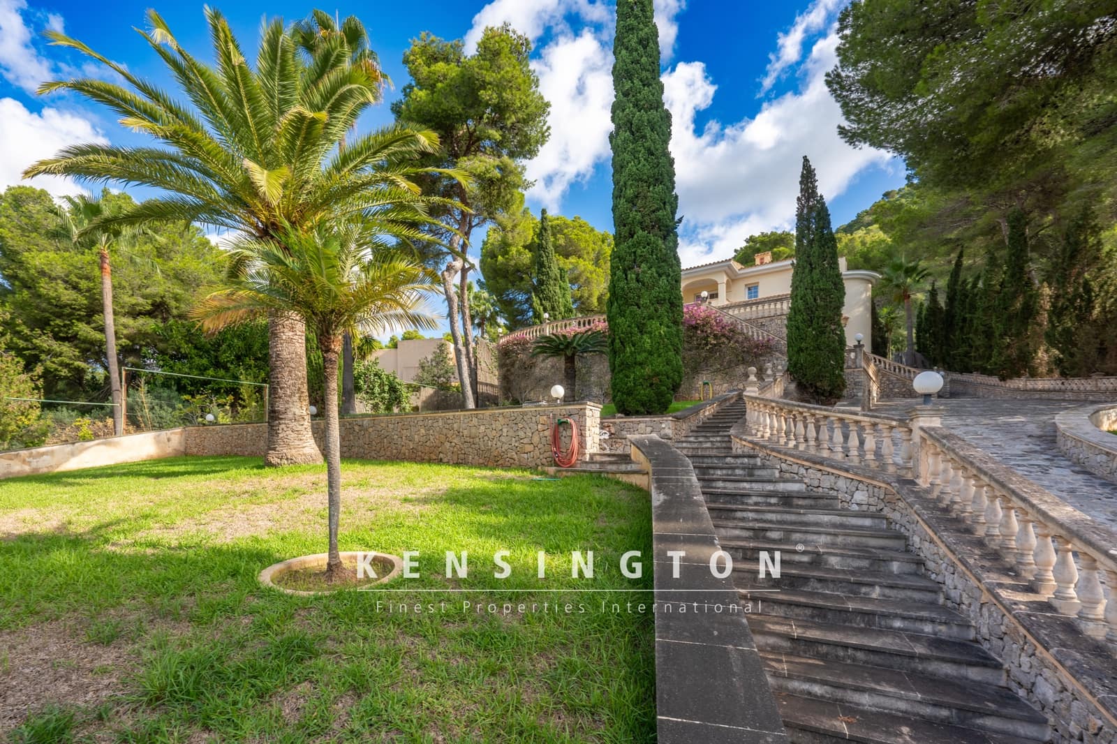 4 soveværelse Villa til salg i Costa de los Pinos med swimmingpool garage - € 3.500.000 (Ref: 9164659)