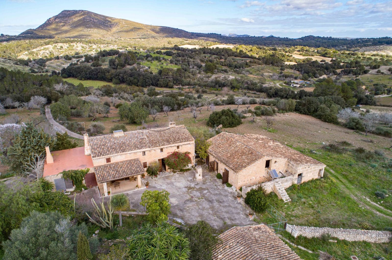 3 bedroom Finca/Country House for sale in Sant Llorenc des Cardassar - € 2,800,000 (Ref: 9164675)