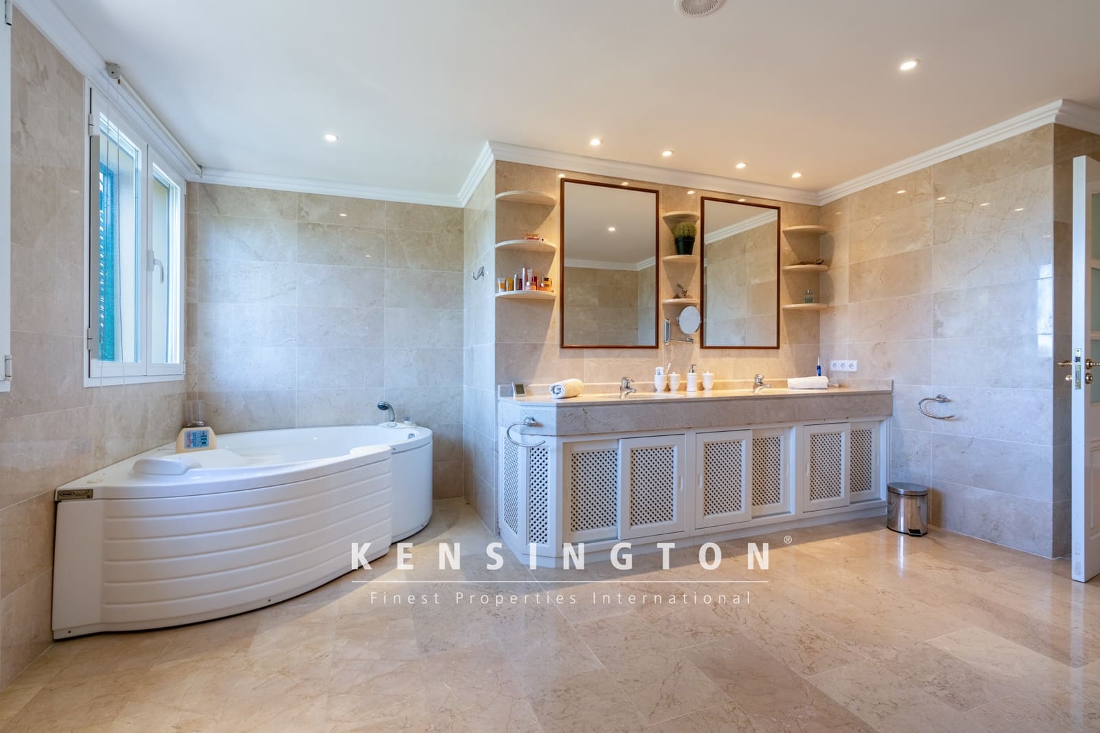 6 soveværelse Villa til salg i Canyamel med swimmingpool garage - € 2.390.000 (Ref: 9164682)