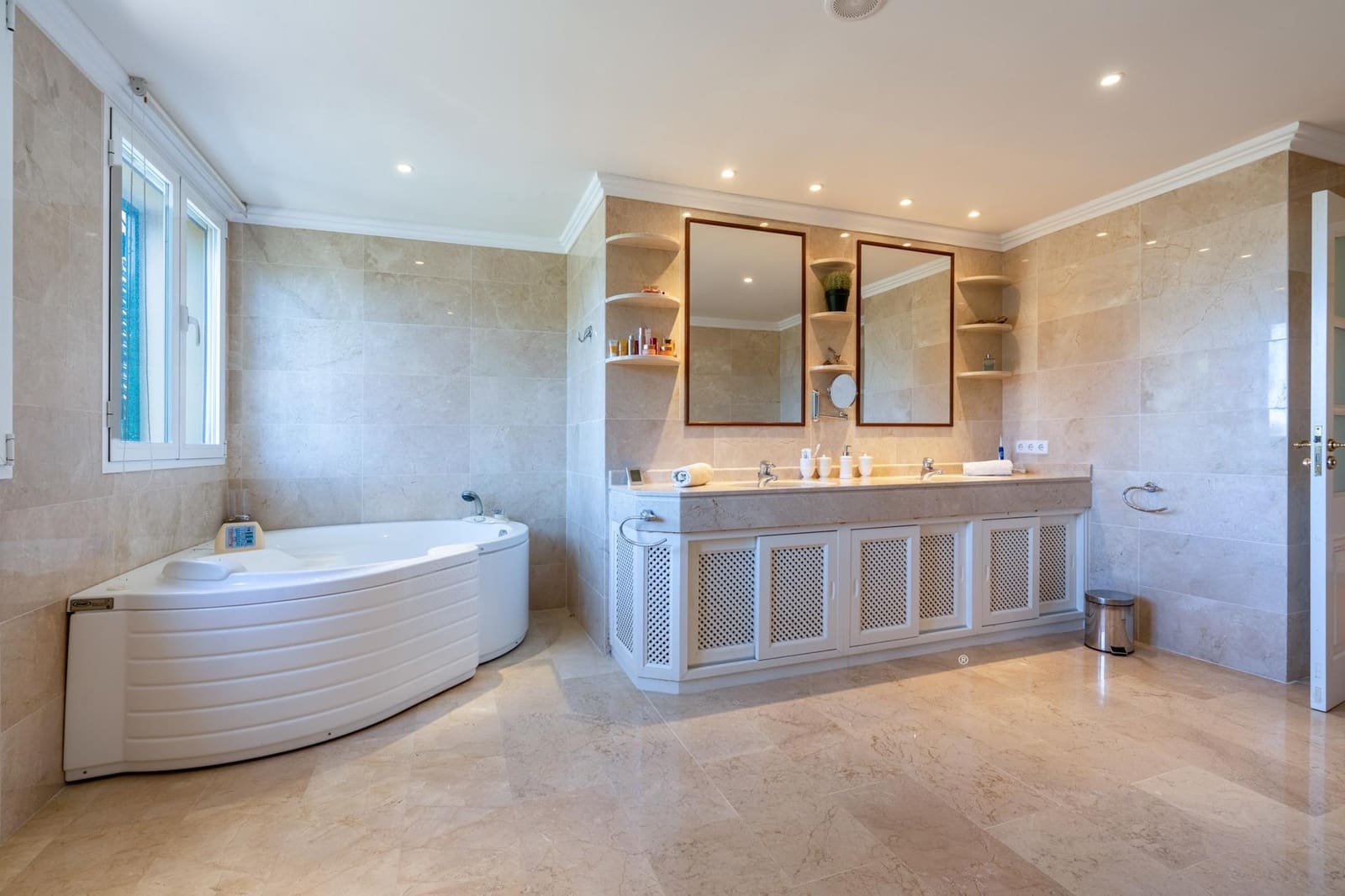 6 bedroom Villa for sale in Canyamel with pool - € 2,390,000 (Ref: 9164682)