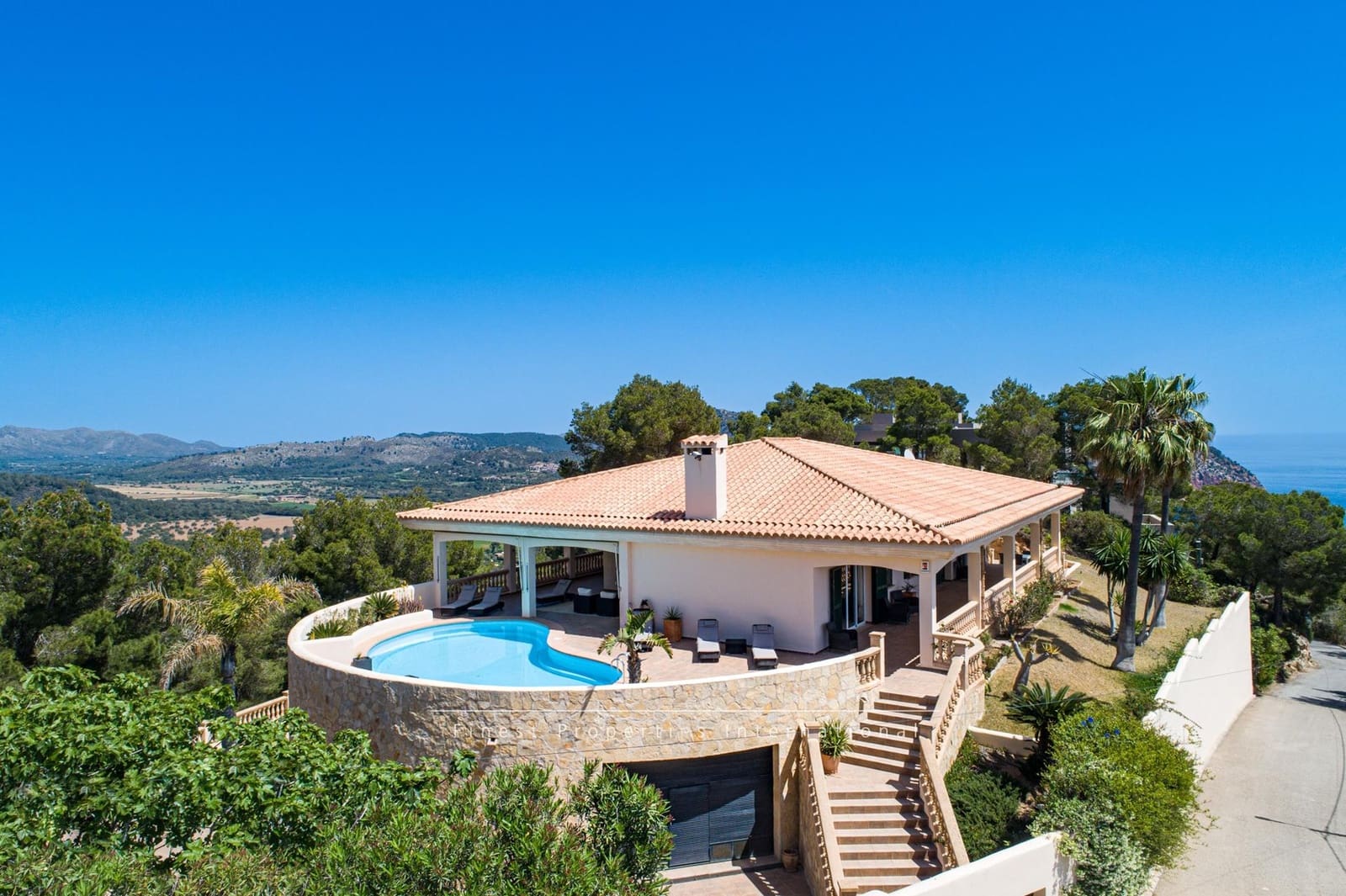 6 bedroom Villa for sale in Canyamel with pool - € 2,390,000 (Ref: 9164682)