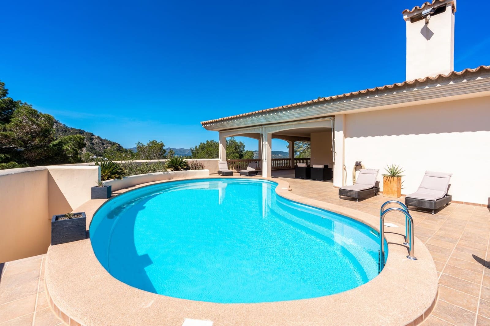 6 bedroom Villa for sale in Canyamel with pool - € 2,390,000 (Ref: 9164682)