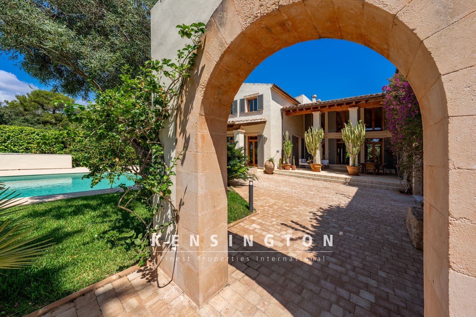 3 soveværelse Villa til salg i Costa de los Pinos med swimmingpool garage - € 3.300.000 (Ref: 9164689)