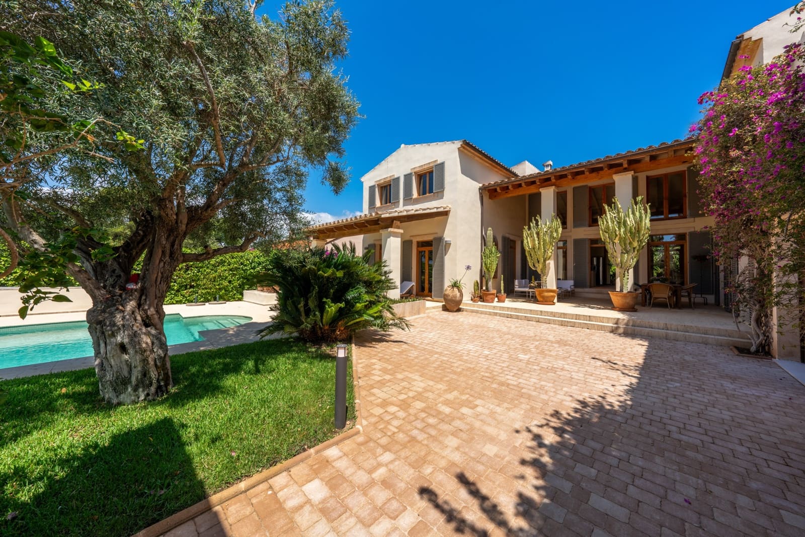 3 soverom Villa til salgs i Costa de los Pinos med svømmebasseng garasje - € 3 300 000 (Ref: 9164689)
