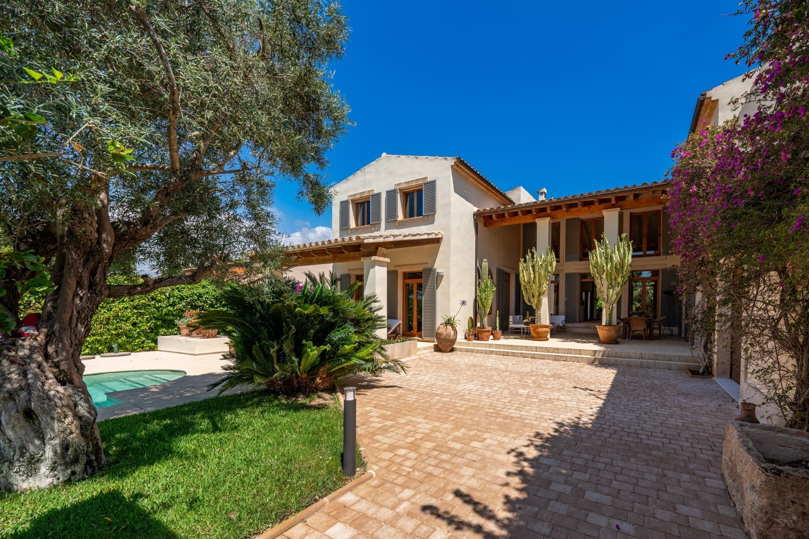 3 soverom Villa til salgs i Costa de los Pinos med svømmebasseng garasje - € 3 300 000 (Ref: 9164689)