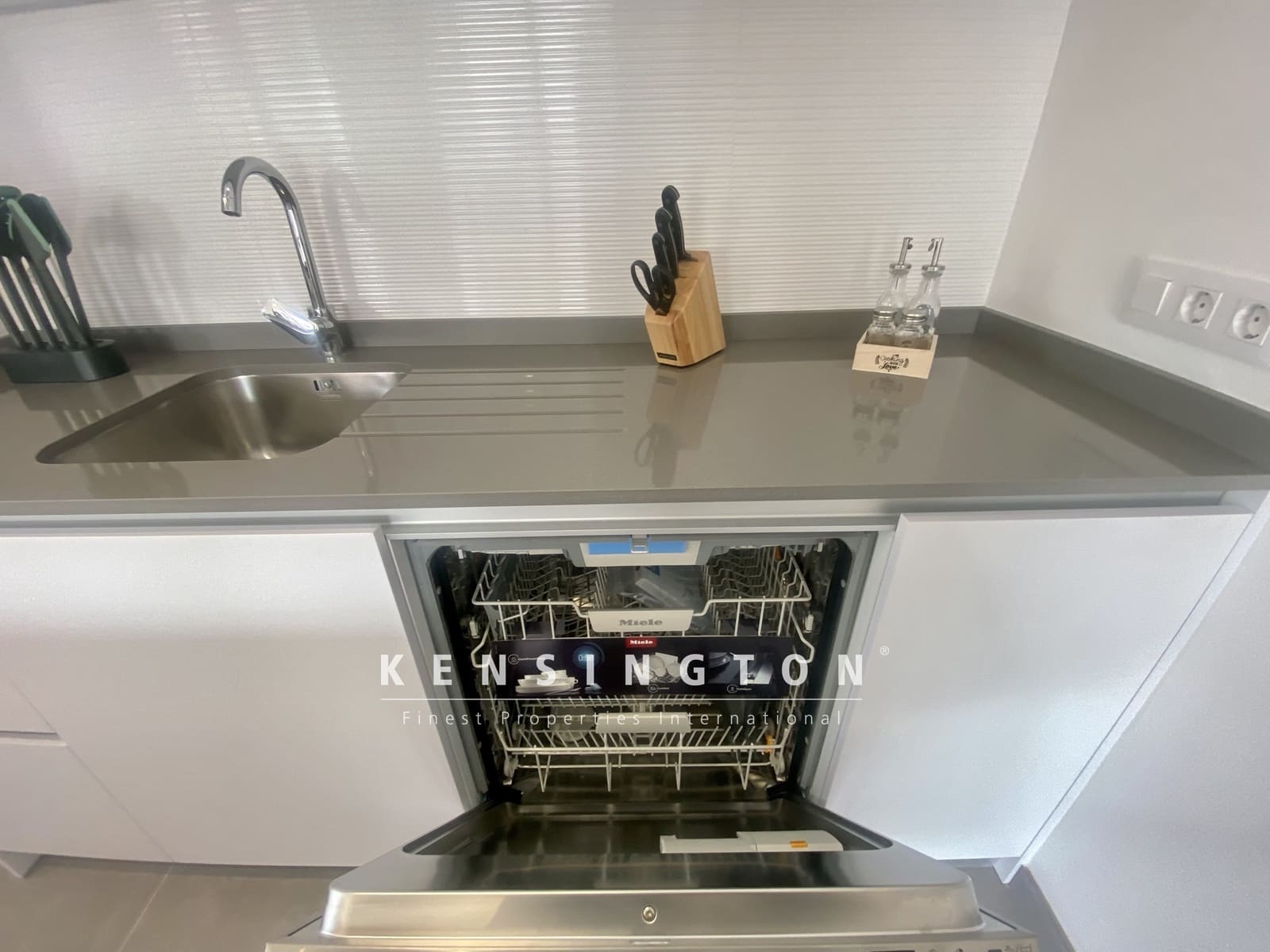 3 soverom Villa til salgs i Cala Ratjada med svømmebasseng - € 960 000 (Ref: 9164703)