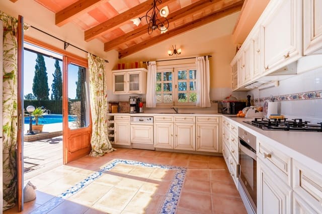 6 soveværelse Finca/Landehus til salg i Manacor med swimmingpool - € 1.195.000 (Ref: 9191503)