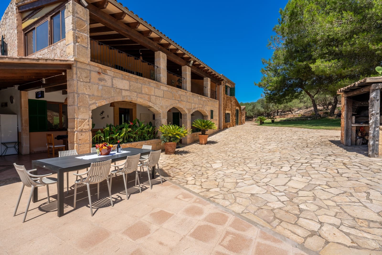 10 soveværelse Finca/Landehus til salg i Manacor med swimmingpool garage - € 2.300.000 (Ref: 9191504)