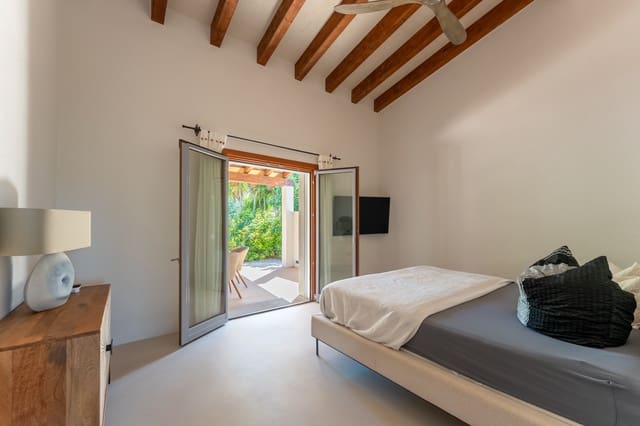 5 soveværelse Finca/Landehus til salg i Artà med swimmingpool - € 2.950.000 (Ref: 9219015)