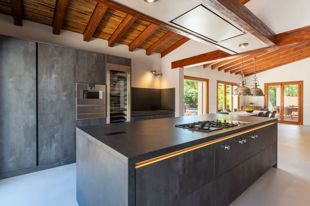 5 soveværelse Finca/Landehus til salg i Artà med swimmingpool - € 2.950.000 (Ref: 9219015)