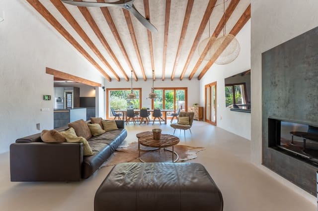 5 soveværelse Finca/Landehus til salg i Artà med swimmingpool - € 2.950.000 (Ref: 9219015)