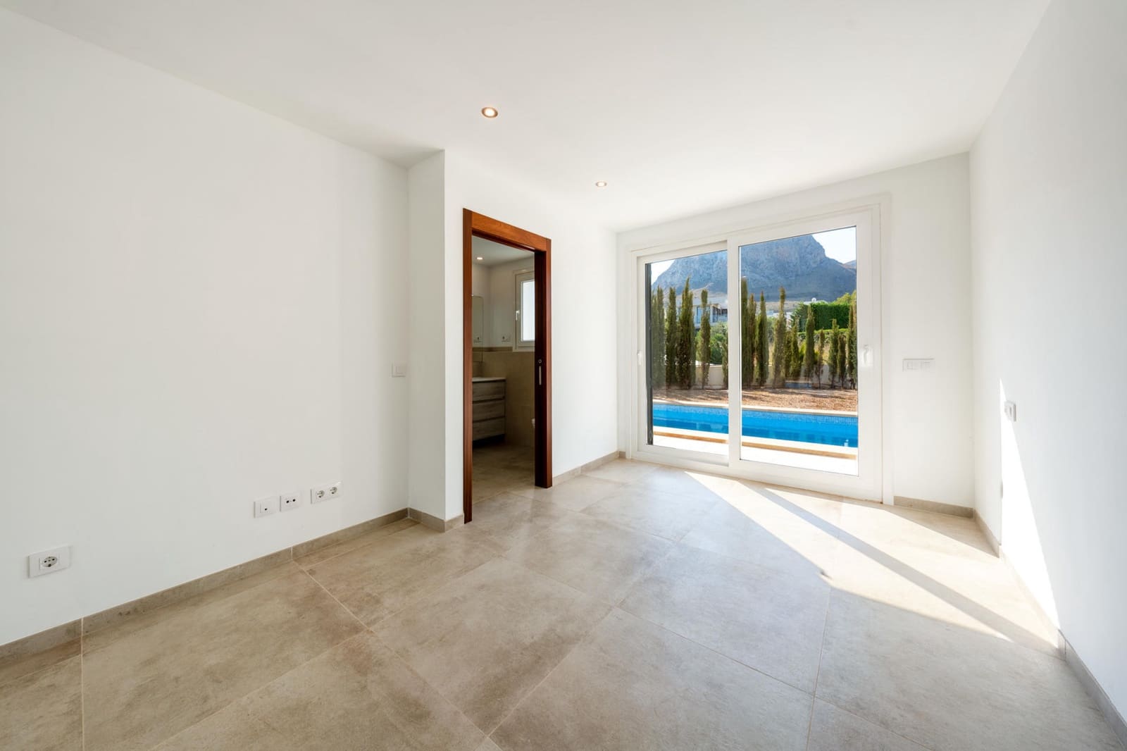 Villa/Maison de 4 chambres à louer à Colonia de Sant Pere / Colonia de San Pedro avec piscine garage - 3 900 € (Ref: 9357688)