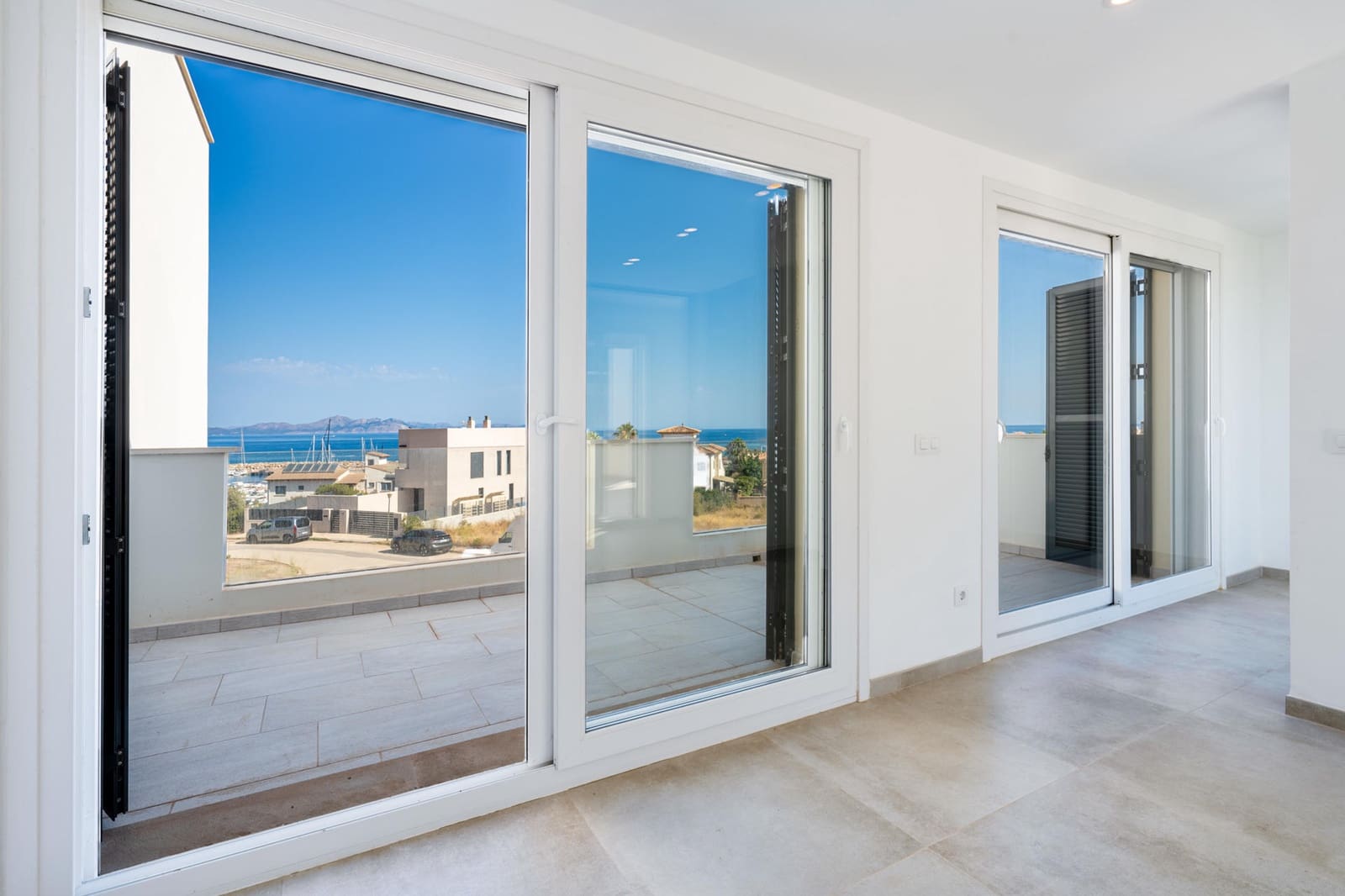 Villa/Maison de 4 chambres à louer à Colonia de Sant Pere / Colonia de San Pedro avec piscine garage - 3 900 € (Ref: 9357688)