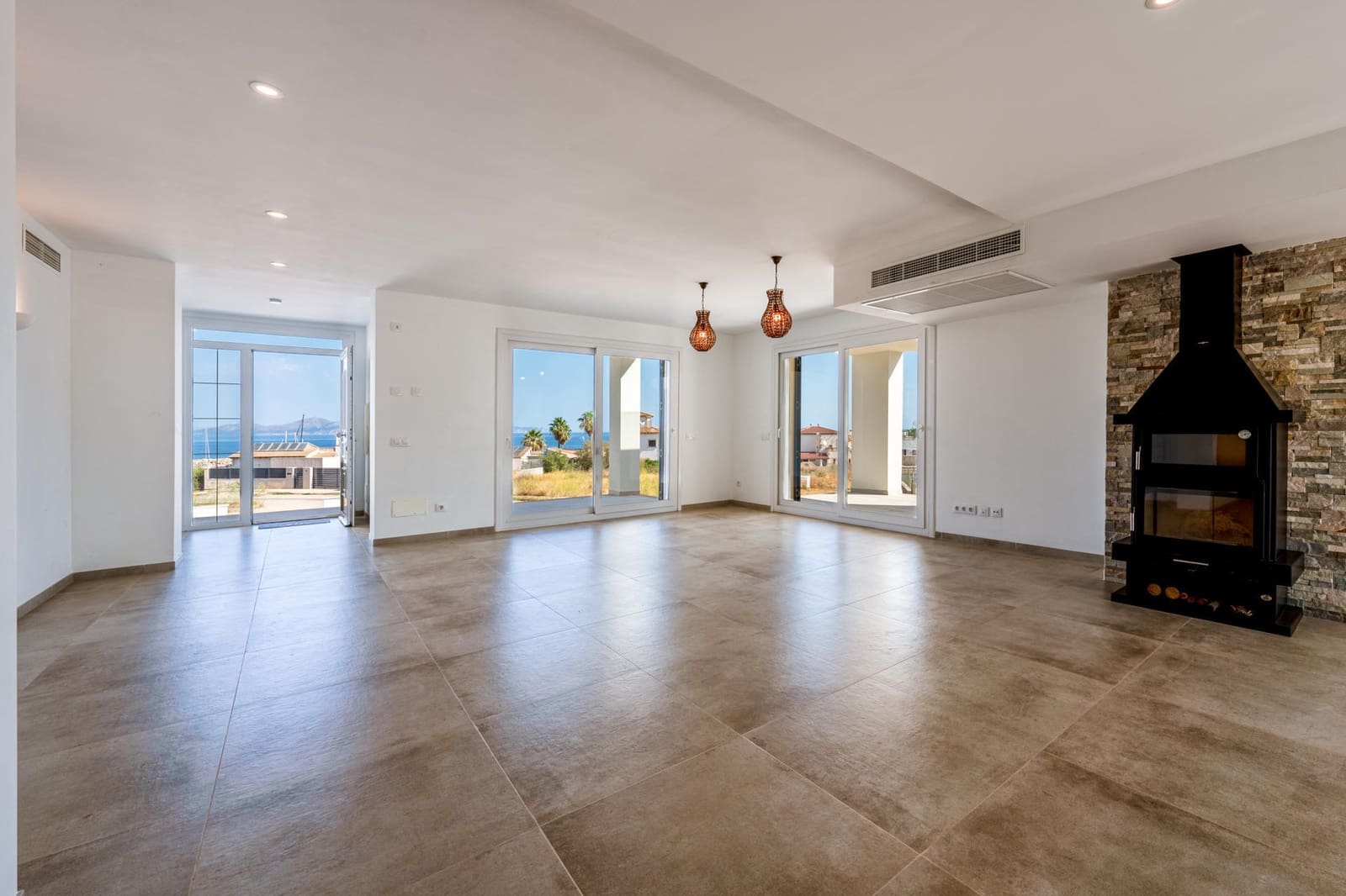 Villa/Maison de 4 chambres à louer à Colonia de Sant Pere / Colonia de San Pedro avec piscine garage - 3 900 € (Ref: 9357688)