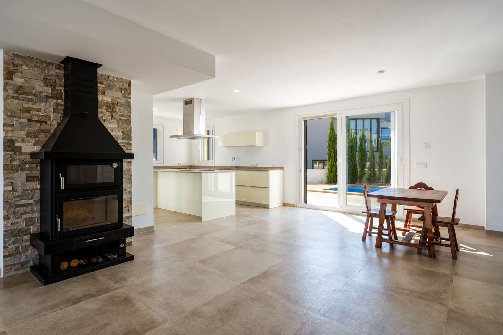 Villa/Maison de 4 chambres à louer à Colonia de Sant Pere / Colonia de San Pedro avec piscine garage - 3 900 € (Ref: 9357688)