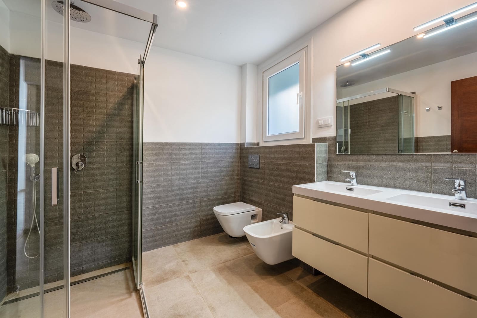 Villa/Maison de 4 chambres à louer à Colonia de Sant Pere / Colonia de San Pedro avec piscine garage - 3 900 € (Ref: 9357688)