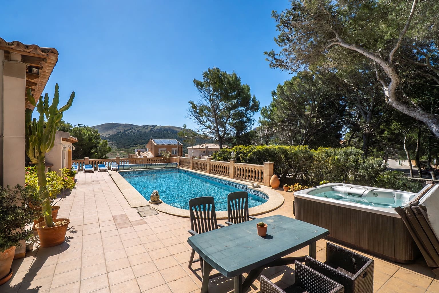 5 chambre Villa/Maison à vendre à Cala Mesquida avec piscine garage - 1 475 000 € (Ref: 9812617)
