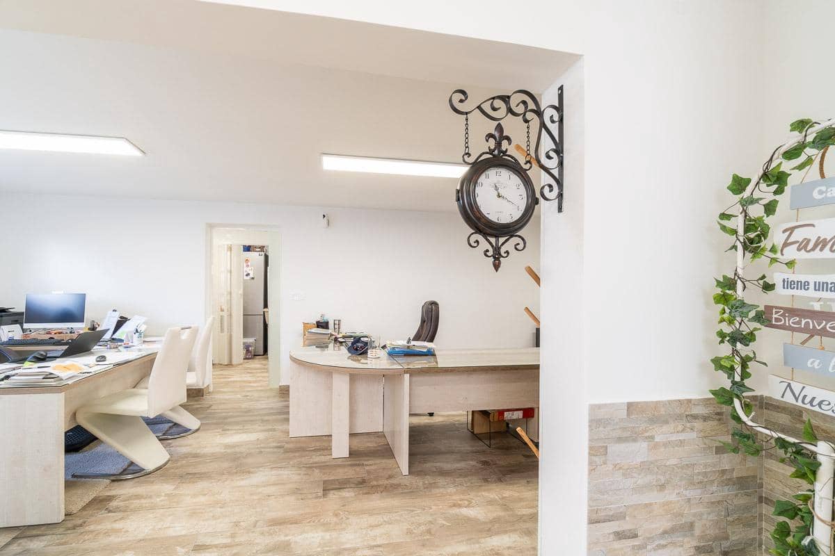 4 slaapkamer Villa te koop in Filipinas met zwembad garage - € 365.000 (Ref: 10000113)