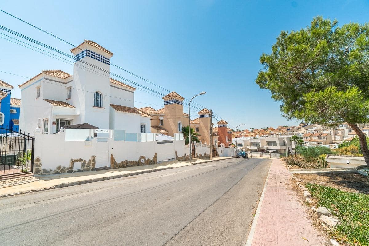 4 slaapkamer Villa te koop in Filipinas met zwembad garage - € 365.000 (Ref: 10000113)
