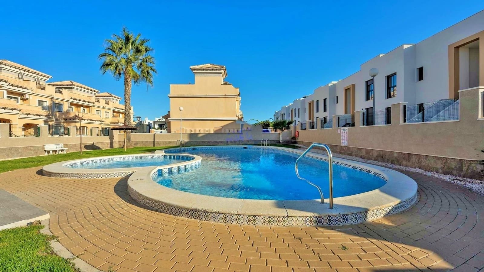 3 sovrum Hus till salu i Villamartin med pool garage - 199 950 € (Ref: 10025262)