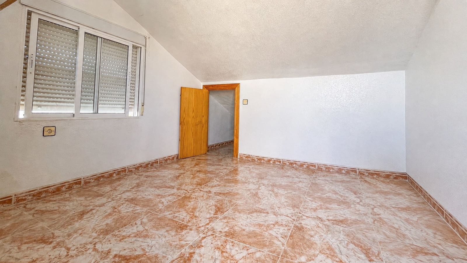 4 slaapkamer Villa te koop in Lo Pagan met garage - € 220.000 (Ref: 10027861)