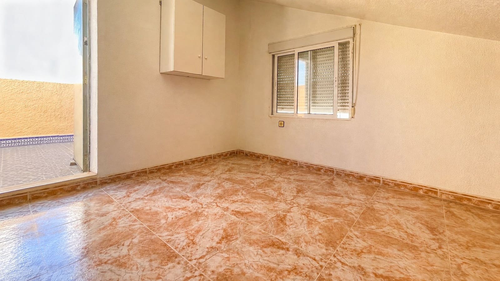 4 slaapkamer Villa te koop in Lo Pagan met garage - € 220.000 (Ref: 10027861)