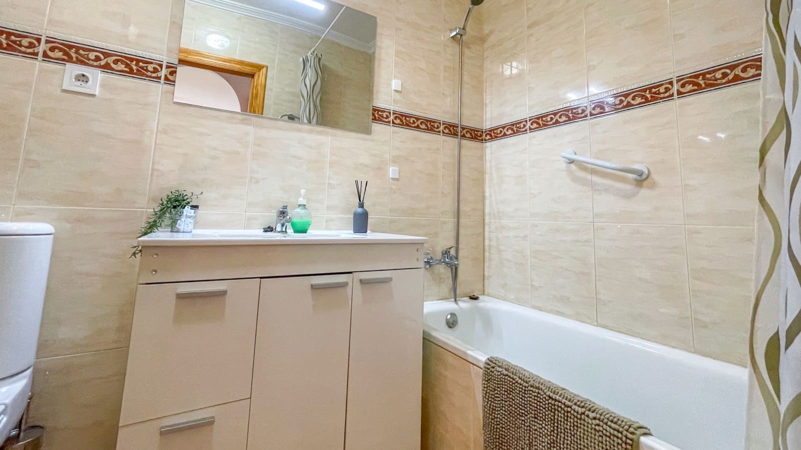 4 slaapkamer Villa te koop in Lo Pagan met garage - € 220.000 (Ref: 10027861)