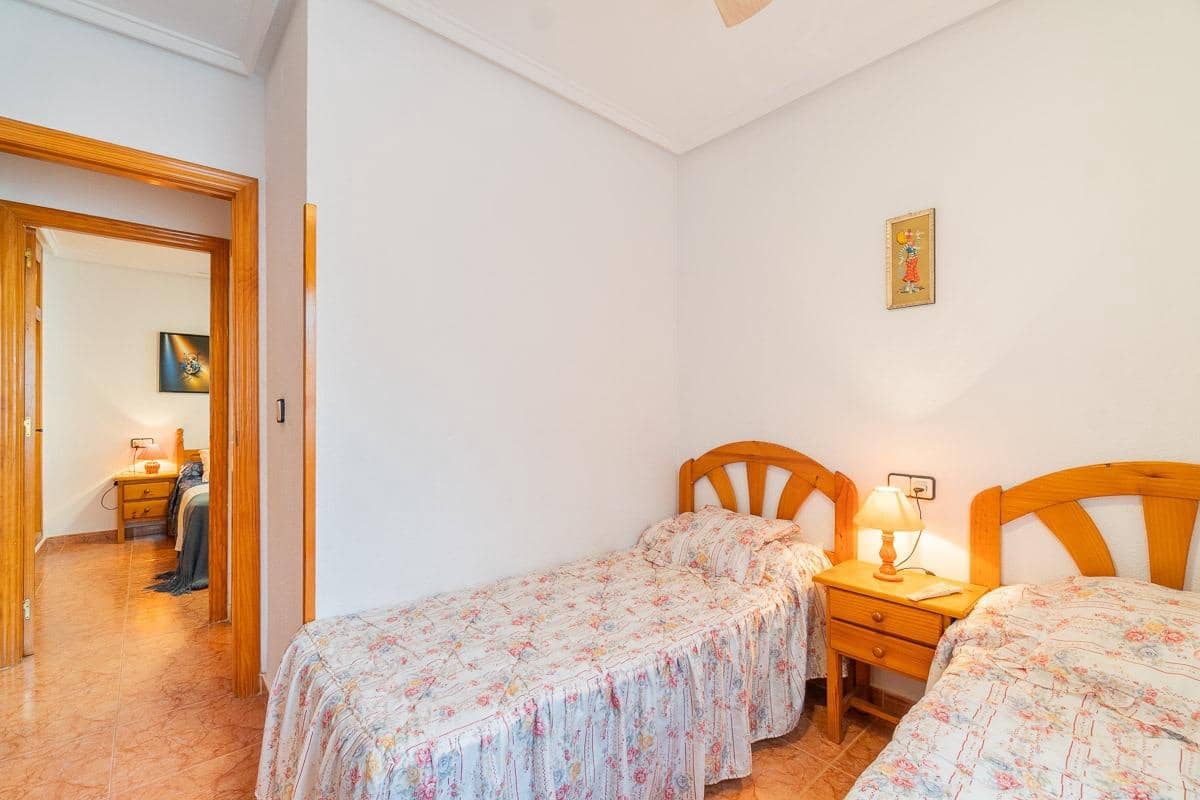 5 chambre Villa/Maison à vendre à Playa Flamenca avec piscine - 240 000 € (Ref: 10031610)
