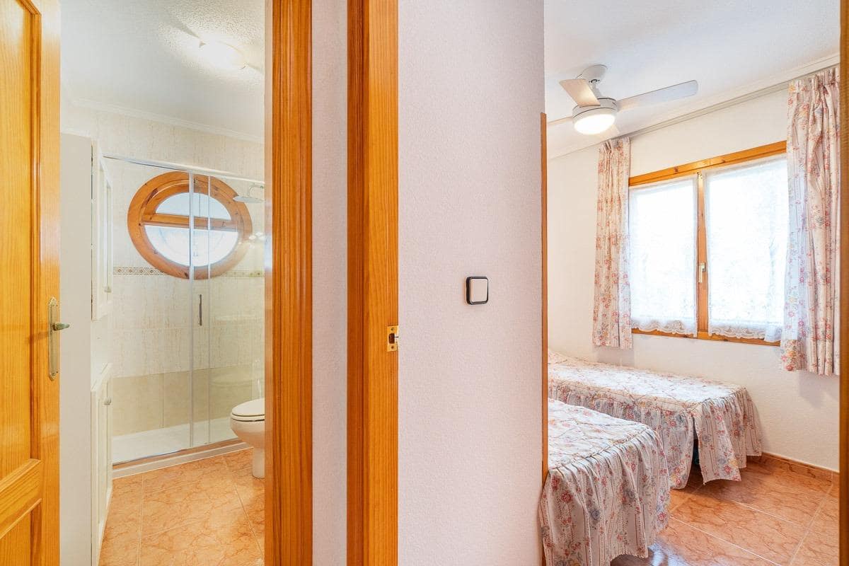 5 chambre Villa/Maison à vendre à Playa Flamenca avec piscine - 240 000 € (Ref: 10031610)