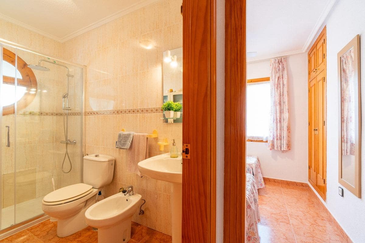 5 chambre Villa/Maison à vendre à Playa Flamenca avec piscine - 240 000 € (Ref: 10031610)