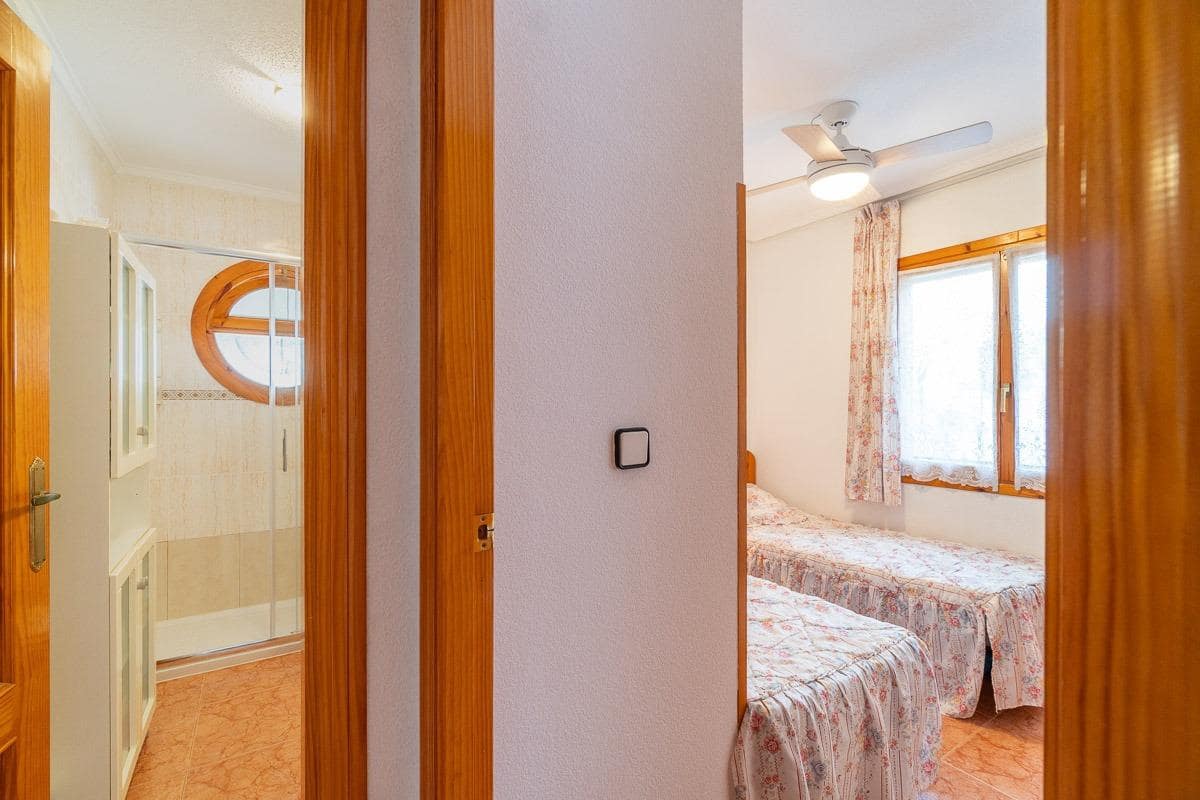 5 chambre Villa/Maison à vendre à Playa Flamenca avec piscine - 240 000 € (Ref: 10031610)