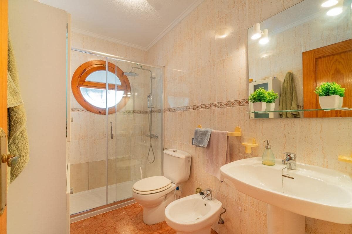 5 chambre Villa/Maison à vendre à Playa Flamenca avec piscine - 240 000 € (Ref: 10031610)