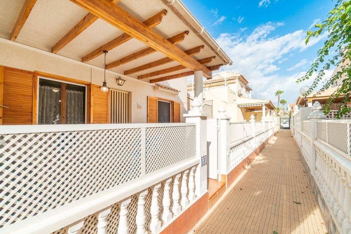 5 chambre Villa/Maison à vendre à Playa Flamenca avec piscine - 240 000 € (Ref: 10031610)