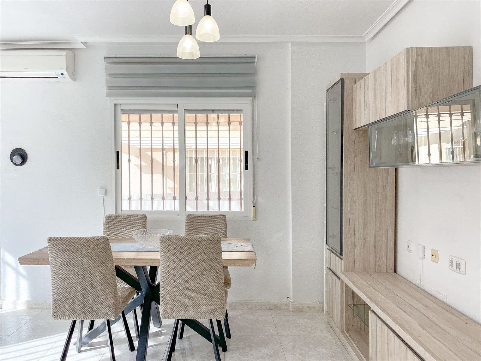3 chambre Maison de Ville à vendre à Torrevieja avec piscine - 219 900 € (Ref: 10031611)