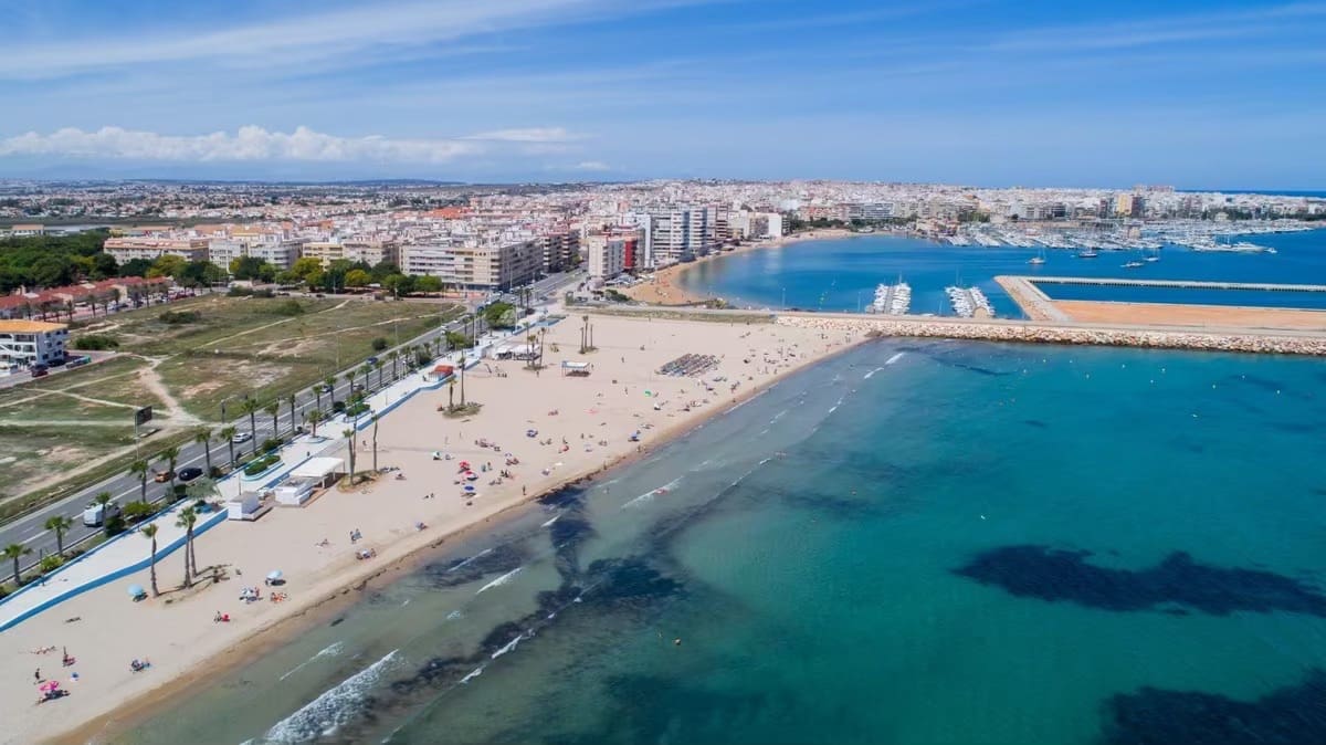 2 quarto Apartamento para venda em Torrevieja com piscina - 145 000 € (Ref: 10040723)
