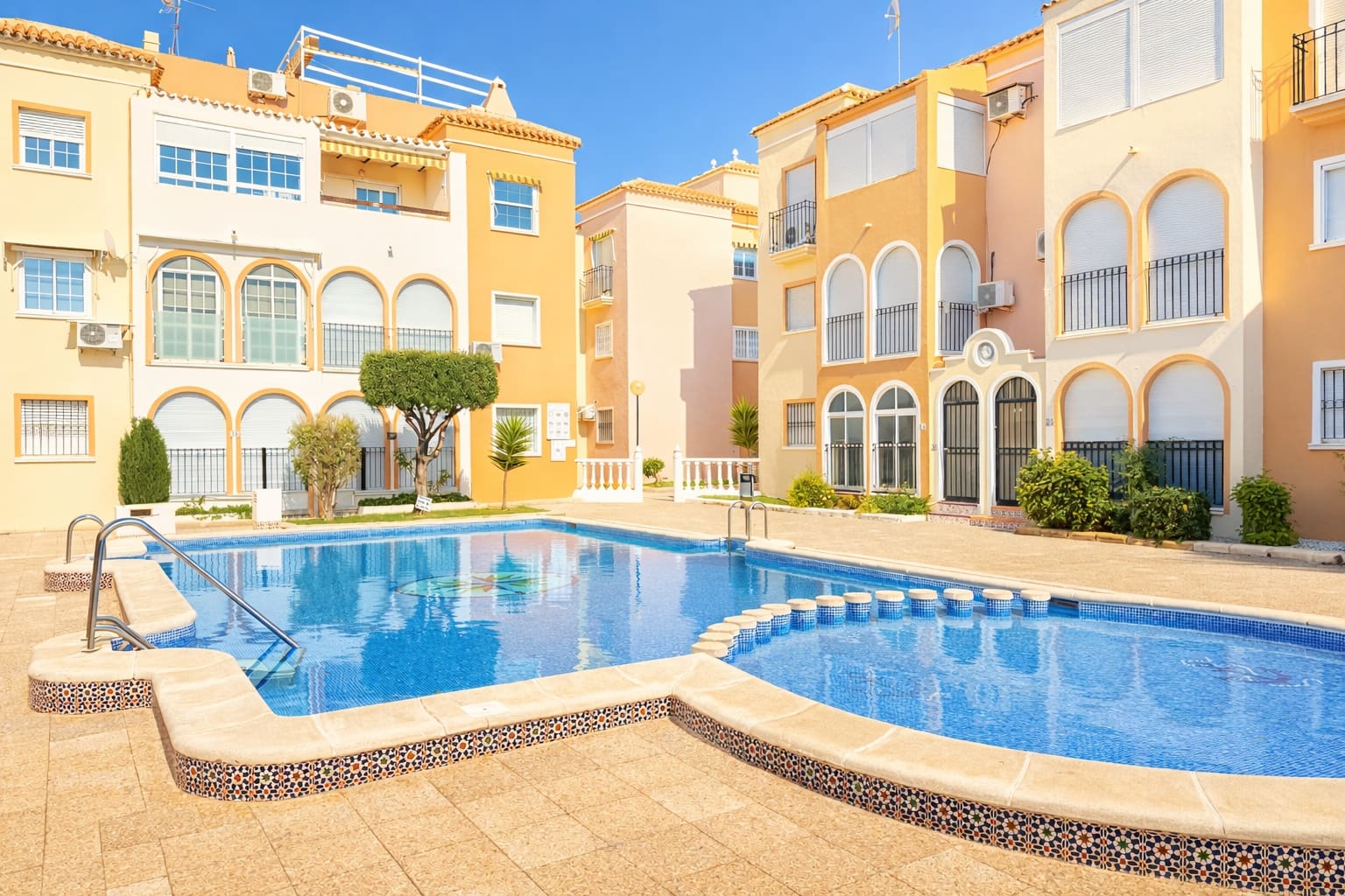 2 quarto Apartamento para venda em Torrevieja com piscina - 145 000 € (Ref: 10040723)