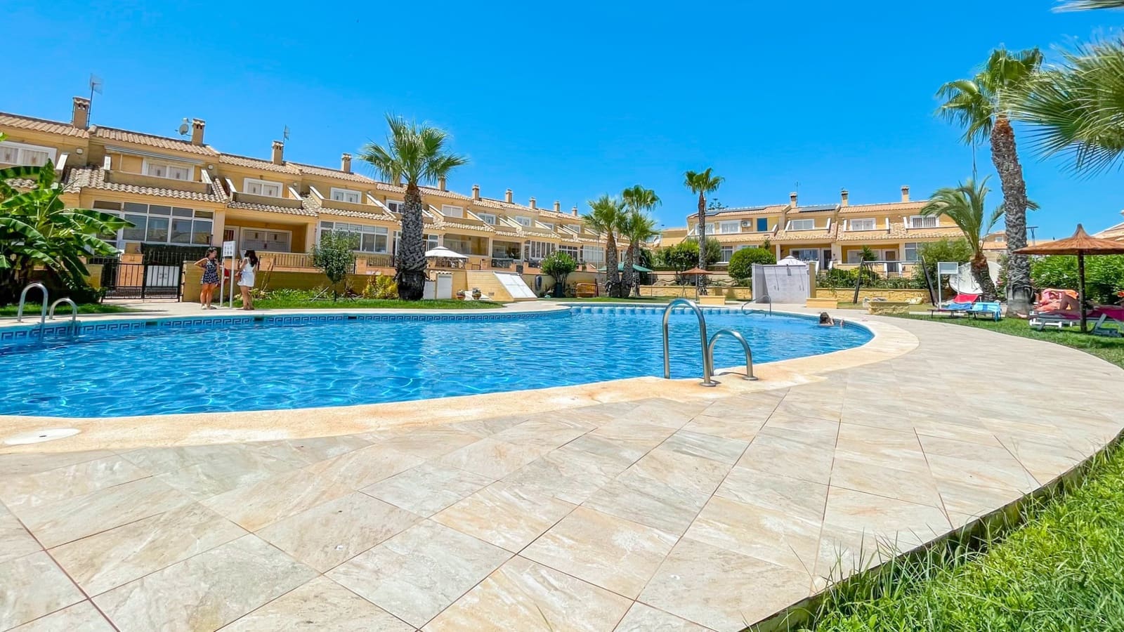 Casa de 4 habitaciones en Orihuela Costa en venta con piscina garaje - 329.000 € (Ref: 10050009)