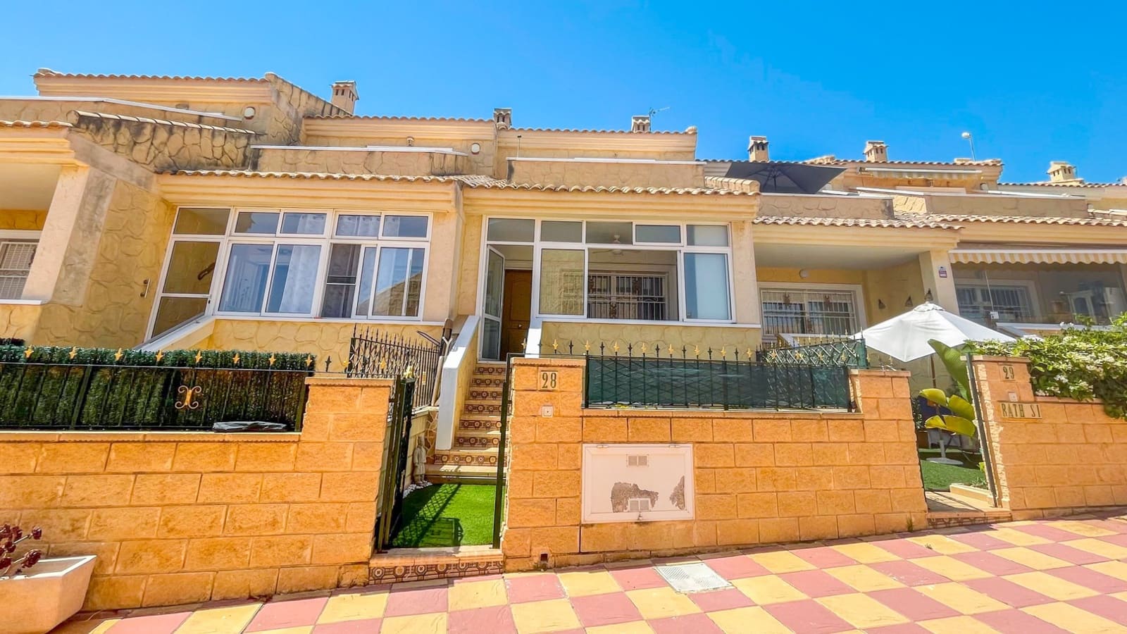 Casa de 4 habitaciones en Orihuela Costa en venta con piscina garaje - 329.000 € (Ref: 10050009)