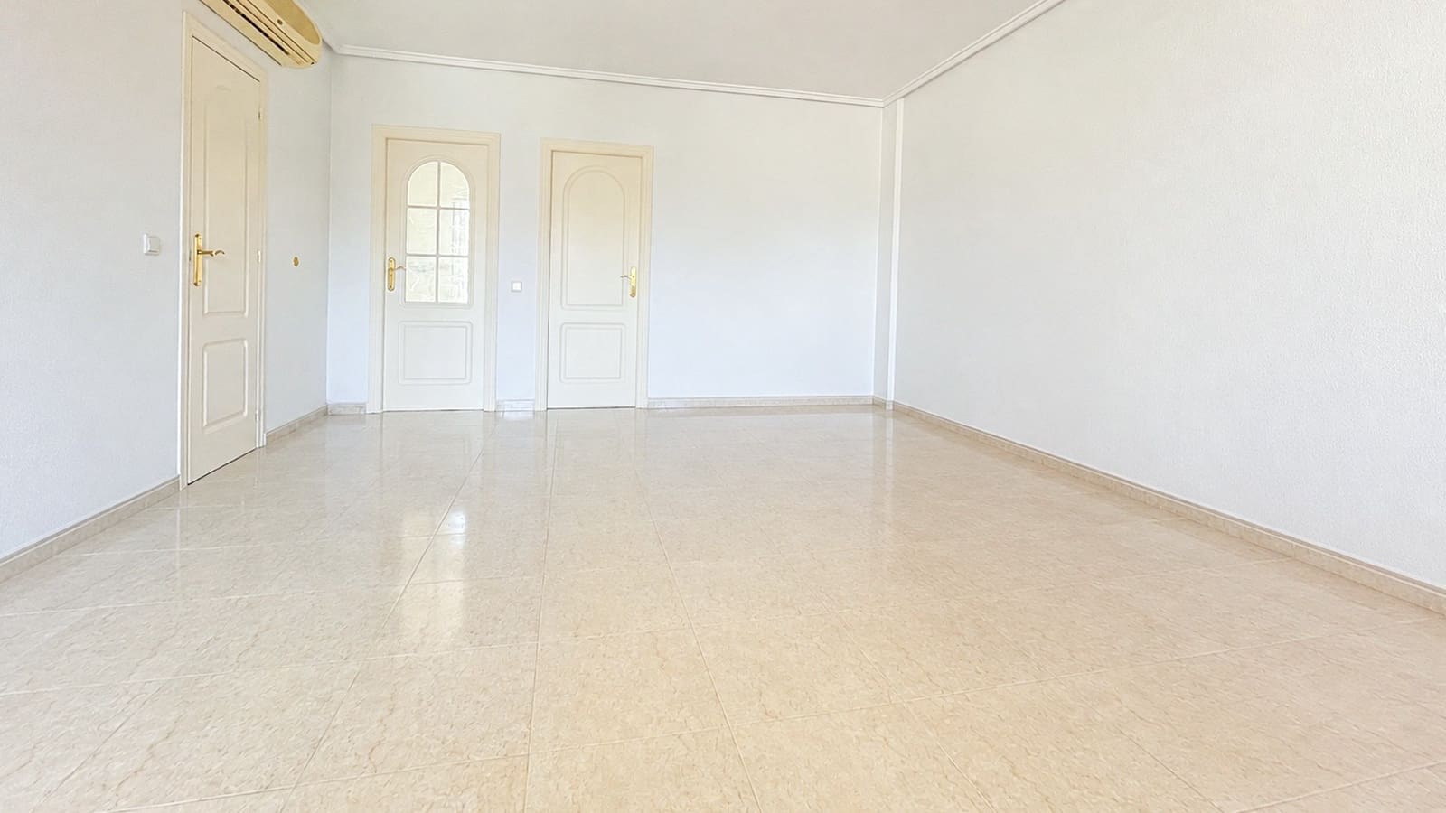3 soverom Hus til salgs i Ciudad Quesada med svømmebasseng - € 229 000 (Ref: 10050010)