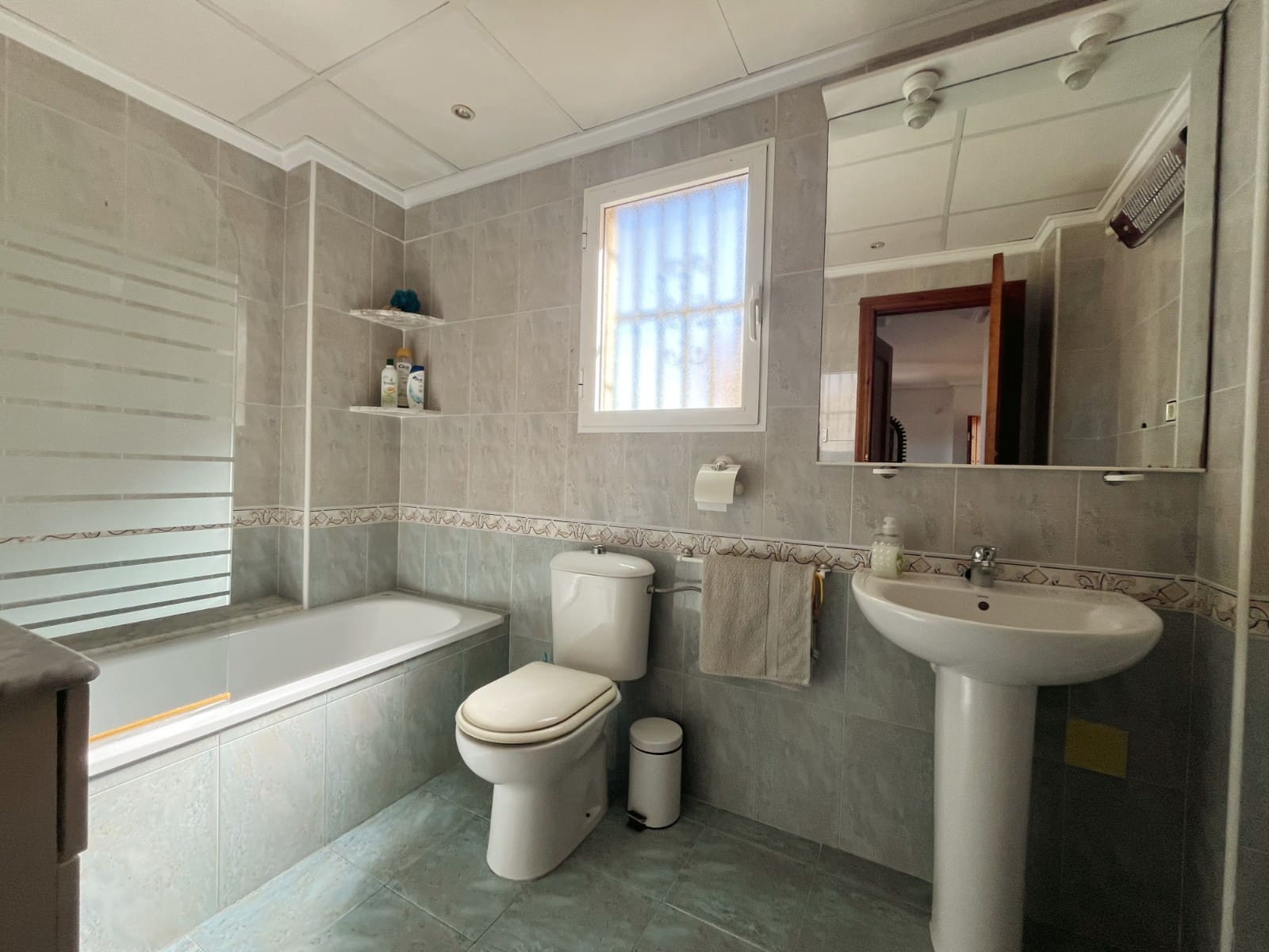 3 soveværelse Villa til salg i Algorfa med swimmingpool garage - € 255.000 (Ref: 10067250)