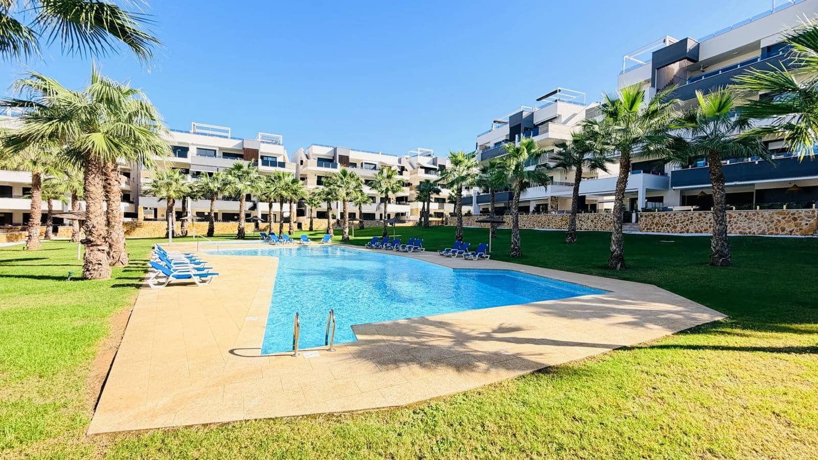 2 bedroom Apartment for sale in Los Altos with pool garage - € 287,500 (Ref: 10067260)